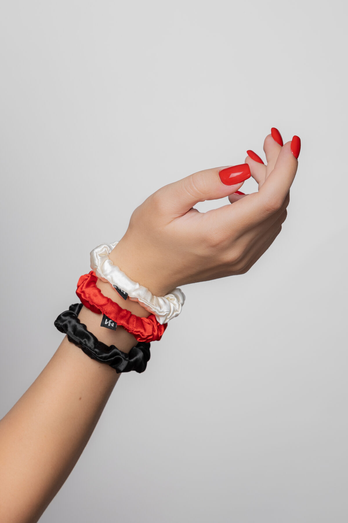 MIRJANA JOSIFOSKA Mini Scrunchies Set Стегачи
