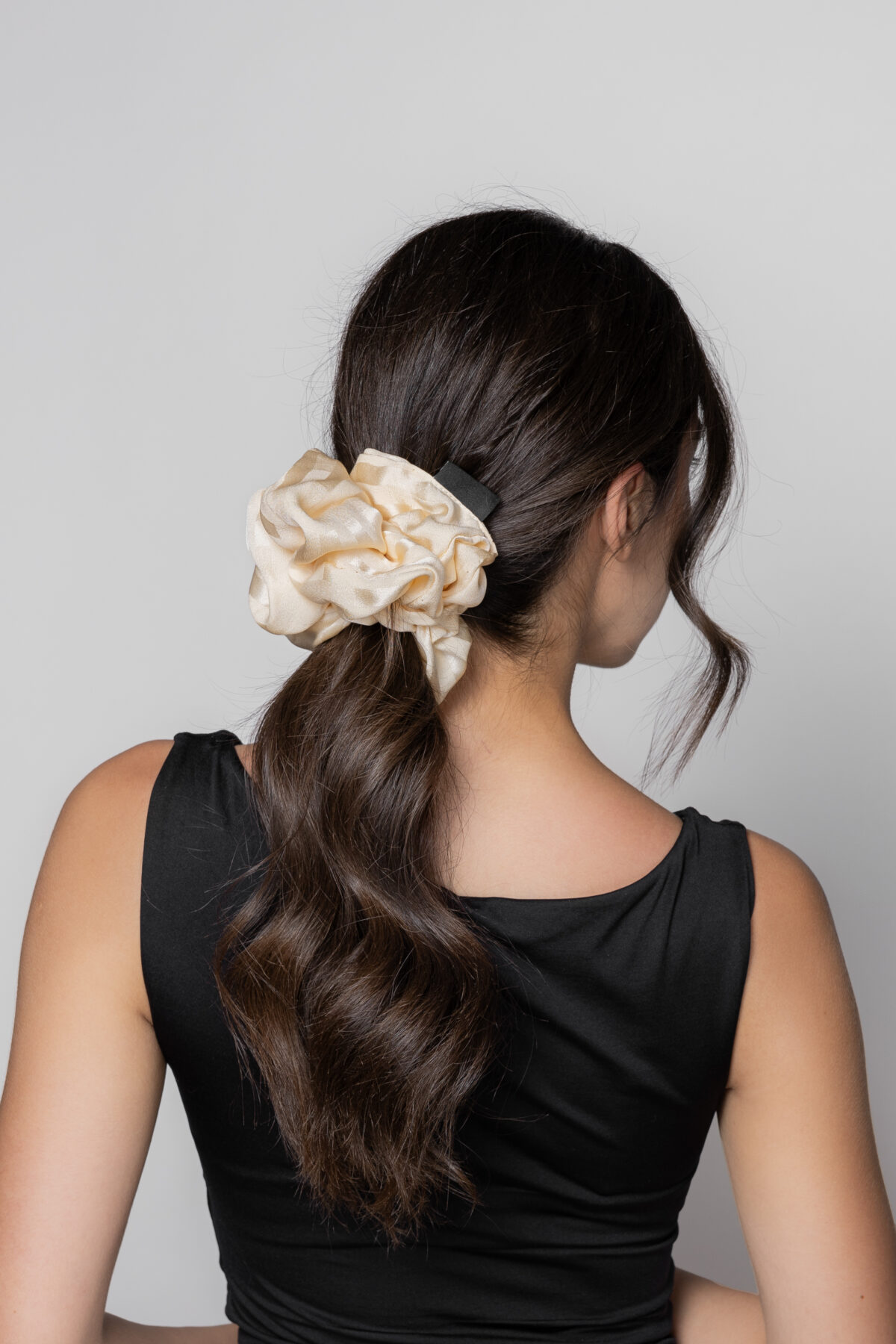 MIRJANA JOSIFOSKA Sophia Scrunchie Стегач - Image 4